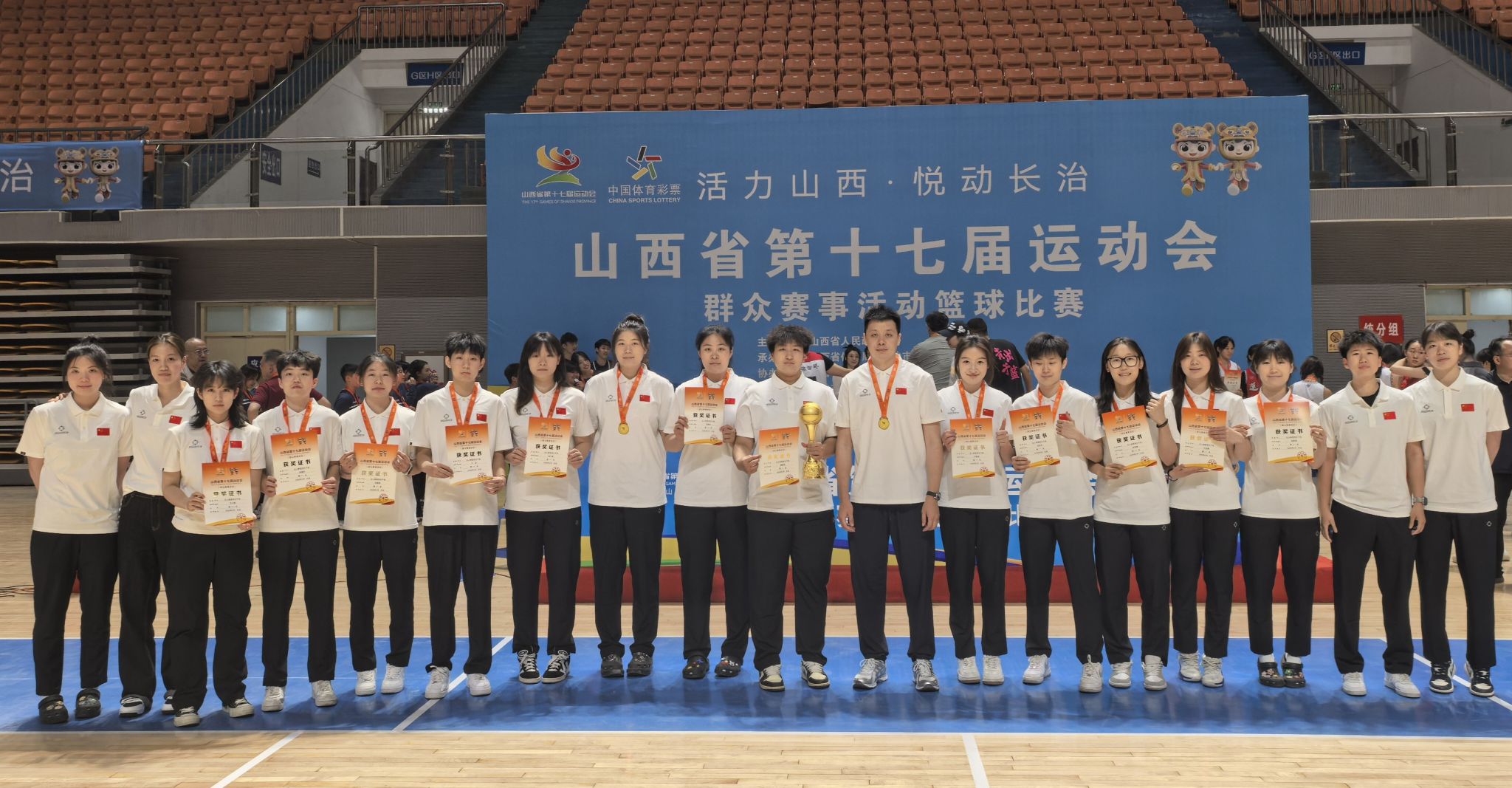 女子五人制合影.jpg